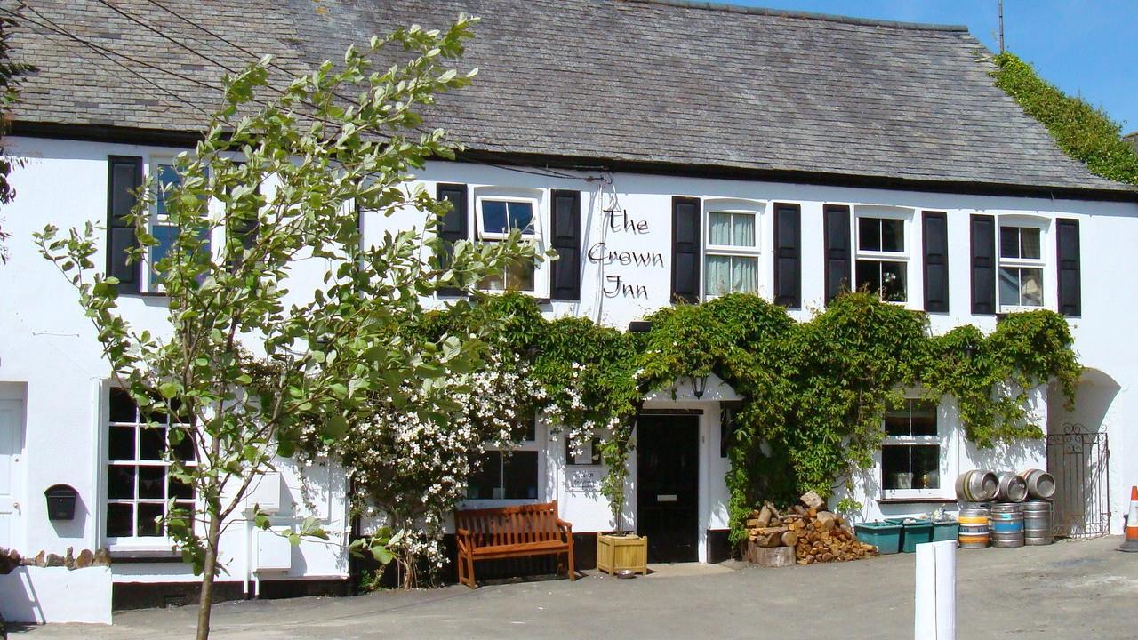 The Crown Inn West Down Exterior photo